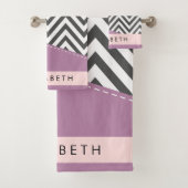 Grijs zigzag, Grijs Chevron, Paarse, Jouw naam Bad Handdoek (Insitu)