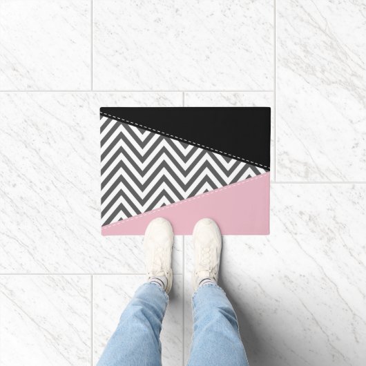 Grijs zigzag, Grijze Chevron, Zigzag Pattern, Roze Deurmat (Binnen)