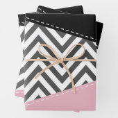 Grijs zigzag, Grijze Chevron, Zigzag Pattern, Roze Inpakpapier Vel (In situ)