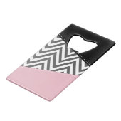 Grijs zigzag, Grijze Chevron, Zigzag Pattern, Roze Kredietkaart Flessenopener (Voorkant Gekanteld)