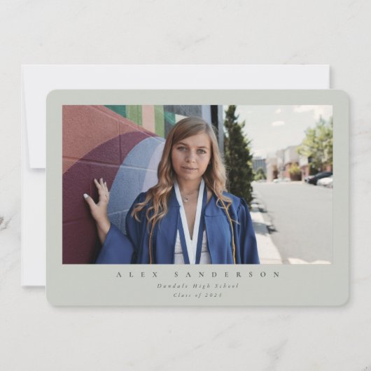 Grijsgroen Eenvoudig, modern Afstuderen met één fo Aankondiging (Voorkant)