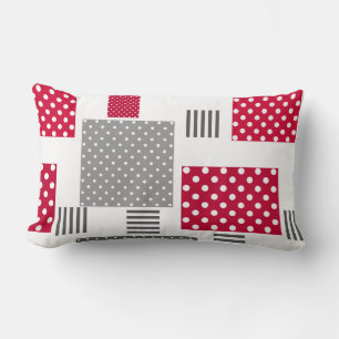 Grijsrode stip patchwork op witte achtergrond kussen