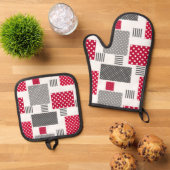 Grijsrode stip patchwork op witte achtergrond ovenwant & pannenlap set (Top down)