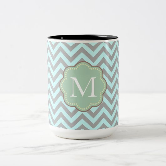 Grijze Aqua Chevron Stripes Monogram Tweekleurige Koffiemok (Center)