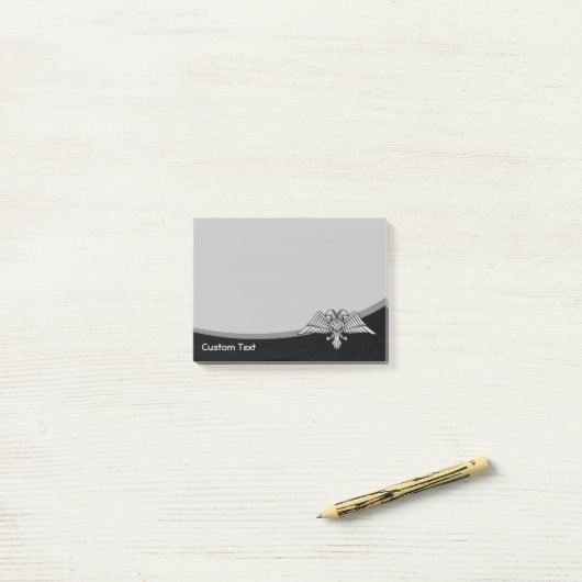 Grijze arend met twee koppen post-it® notes (Op bureau)