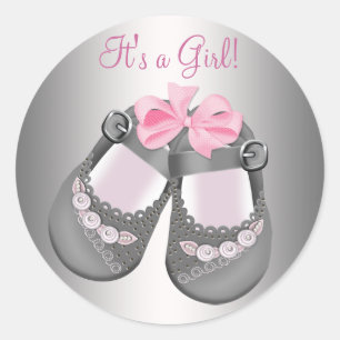 Grijze babyschoenen roze grijze babyshowerstickers ronde sticker