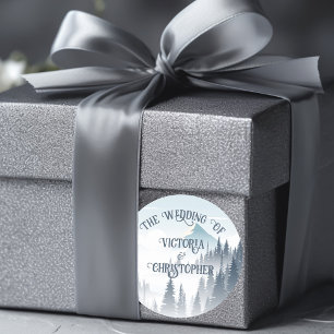 Grijze berg mist bos wildernis winter bruiloft ronde sticker