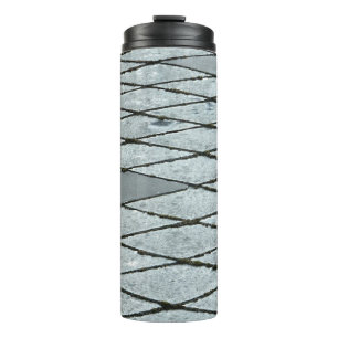 Grijze betonbedekking thermosbeker