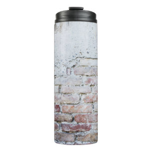 Grijze betonstenen wand thermosbeker
