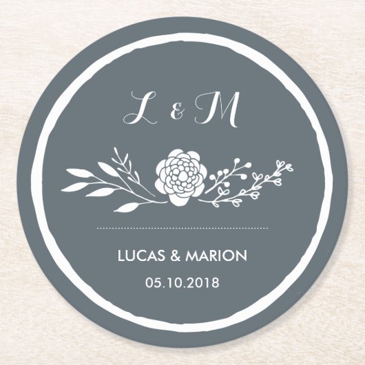 Grijze Bloem Bouquet Monogram Weddenschap Ronde Kartonnen Onderzetter (Voorkant)