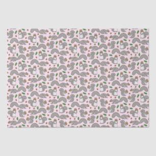 Grijze eekhoorns op roze tissuepapier