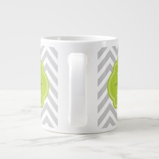 Grijze en groene Chevron Custom Monogram Extra Grote Mok (Achterkant)
