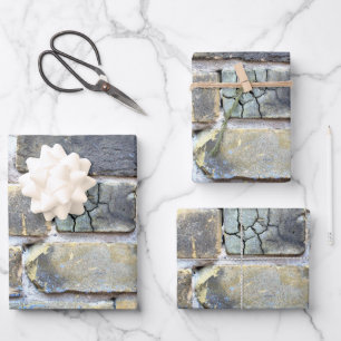 Grijze en pastels afbrokkelende bakstenen muur inpakpapier vel