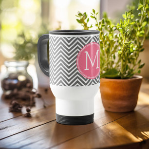 Grijze en roze Chevrons met aangepast monogram Reisbeker