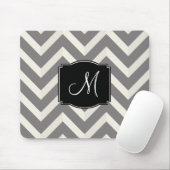 Grijze en witte Chevron Stripes met monogram Muismat (Met muis)
