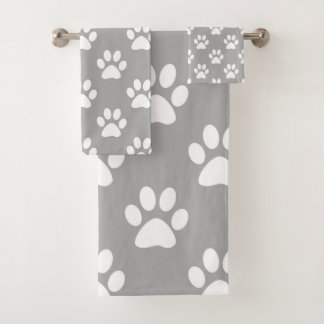 Grijze en witte pootafdrukken bad handdoek