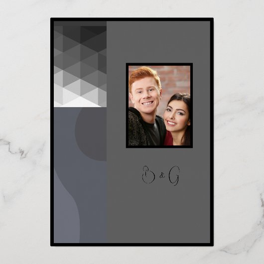 Grijze geometrische bruiloft veilig de datum goud folie uitnodiging (Achterkant)