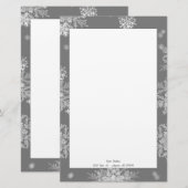 Grijze kerstsneeuwvlokken gepersonaliseerd briefpapier (Voorkant / Achterkant)