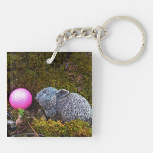 Grijze konijn/bunny en roze golfbal sleutelhanger