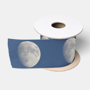 Grijze maan in blauwe lucht lint