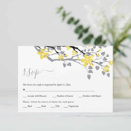 Grijze vertakking met gele bloemen bloembruiloft RSVP kaartje (Staand voorkant)