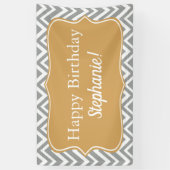 Grijze, witte en gouden Chevron Birthday Spandoek (Verticaal)
