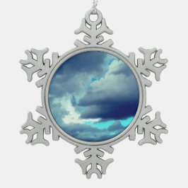 Grijze wolken tin sneeuwvlok ornament