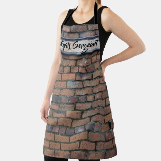 Grill Sergeant Brick Wall Rusty Sign Gepersonalise Schort (Insitu)