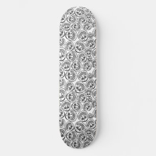 Grillige Gezichten: Speelse Zwart-Wit Cartoon Skateboard