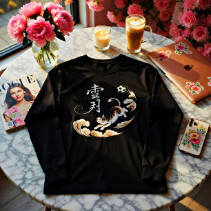 Grillige Voetbal Kat - Speels & Stijlvol voor Vrou T-shirt