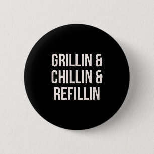 Grillin Chillin en Refillin Dad BBQ Cook Grappig Ronde Button 5,7 Cm