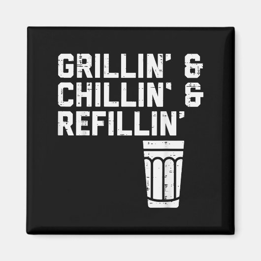 Grillin Chillin Refillin Funny Bbq Grill Drinking Magneet (Voorkant)