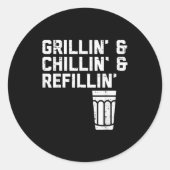 Grillin Chillin Refillin Funny Bbq Grill Drinking Ronde Sticker (Voorkant)