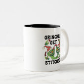 Grinches Get Stitches Kerst Grafisch Kunstontwerp Tweekleurige Koffiemok (Voorkant rechts)