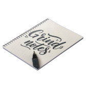 Grind Notes Journal – Handgeschreven Stijlontwerp Notitieboek (Linkerzijde)