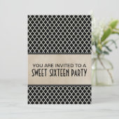 Gris Chic Quatrefoil Sweet 16 Invitation (Debout devant)