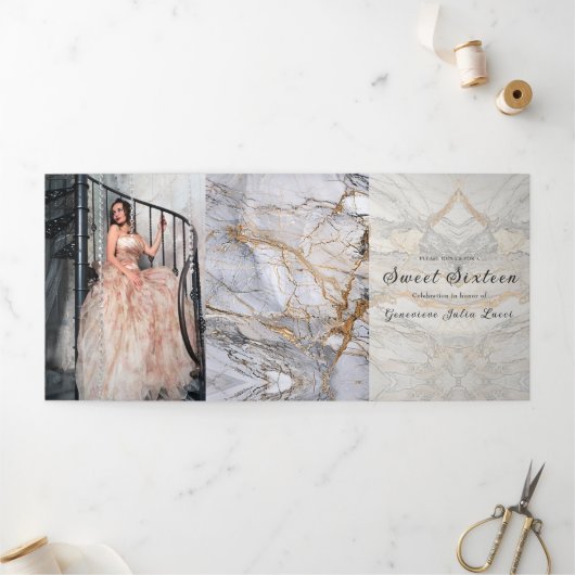 Gris et or Marbre Sweet 16 Party Invitation (Extérieur)
