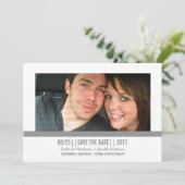 Gris photo moderne Enregistrer la date Invitation (Debout devant)