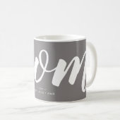 Gris | Simple Typographie Maman EST. Mug (Devant droit)