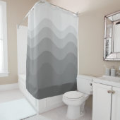 Gris Wavey Stripe moderne rideau de douche (En situation)