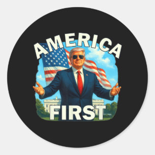 Gritty Bold Retro Politieke Slogan America First D Ronde Sticker