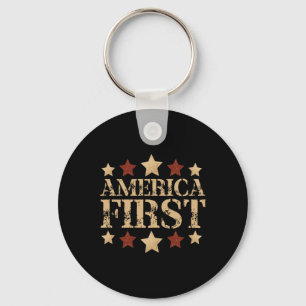 Gritty Bold Retro Politieke Slogan America First D Sleutelhanger