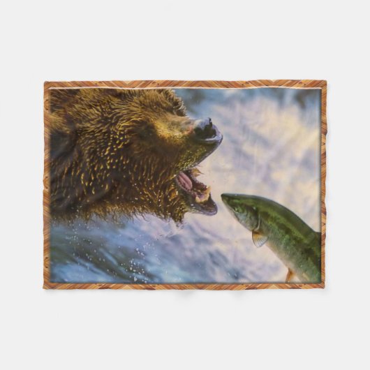 Grizzly Beer Catching Steelhead Salmon Fleece Deken (Voorkant (Horizontaal))
