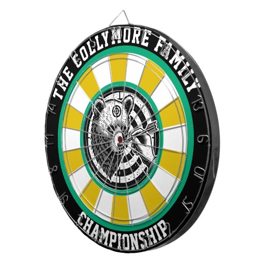 Grizzly Beer met Forest Bullseye Dartbord (Voorkant Rechts)