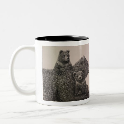 "Grizzly Sow with Cubs" dessin sur une tasse (Gauche)
