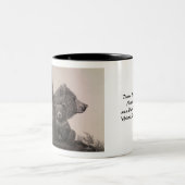 "Grizzly Sow with Cubs" dessin sur une tasse (Centre)