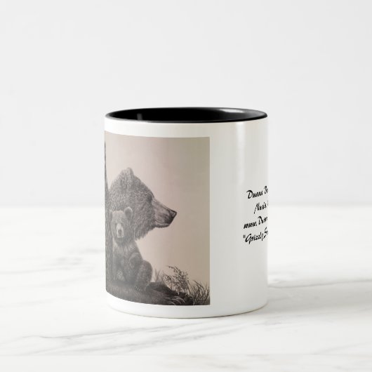 "Grizzly Sow with Cubs" dessin sur une tasse (Centre)
