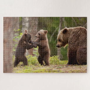 Grizzlybeer-moeder met speelse welpen legpuzzel