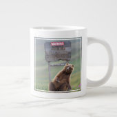 Grizzlybeer speelt met bord extra grote beker (Rechts)