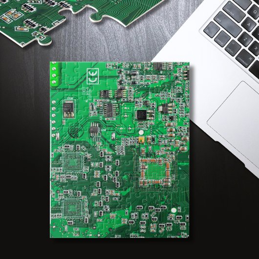 Groen computercircuit voor geek circuit legpuzzel
